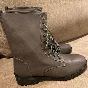 NWOT! Olivia Miller brown women’s boots